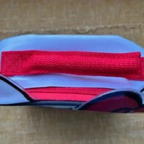 NEW Sanrio Hello Kitty Full Zip Around Lunchbox NWOT - Picture 3 of 11